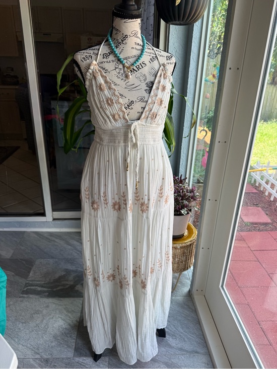 Free People Dresses & Skirts - Free People cream maxi dress with beige floral embroidery